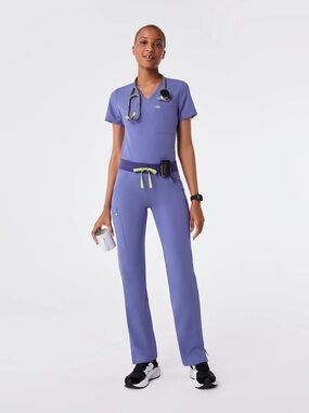 women's Blueberry Catarina™ - One-Pocket Scrub Top - XS / Blueberry | FIGS